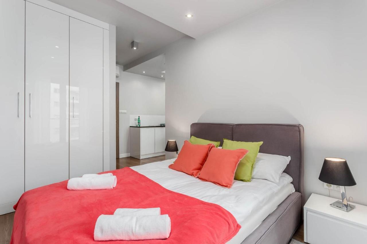 Rent Like Home - Oxygen Wronia 45 II Varsó Kültér fotó