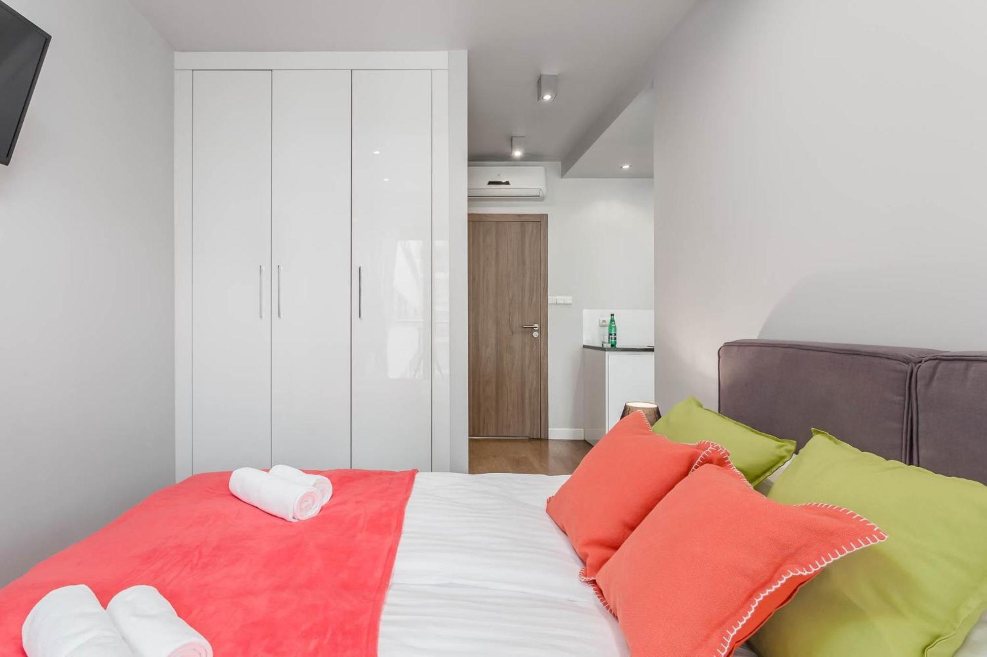 Rent Like Home - Oxygen Wronia 45 II Varsó Kültér fotó