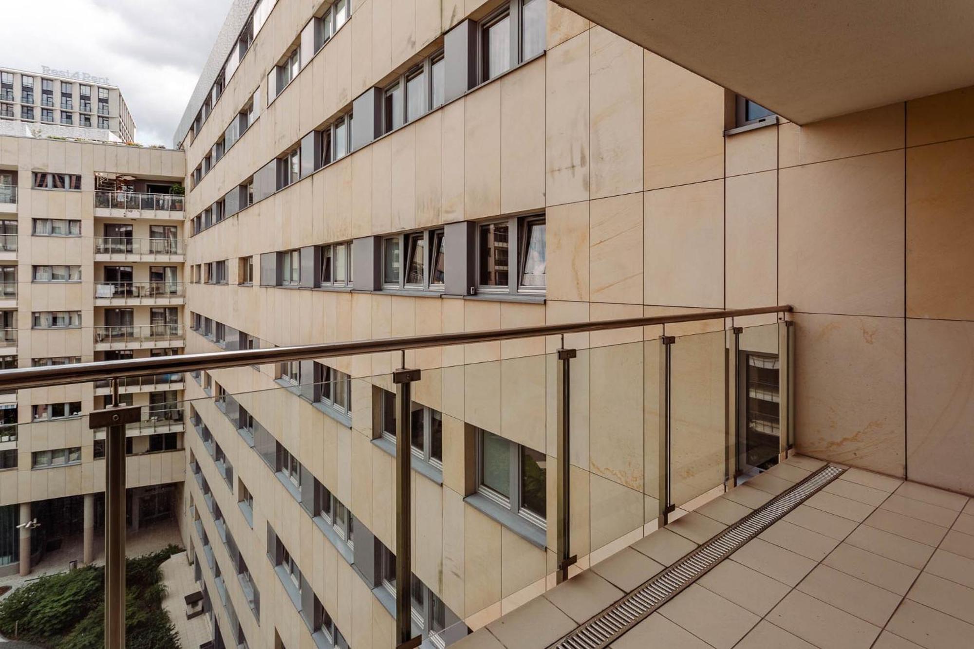 Rent Like Home - Oxygen Wronia 45 II Varsó Kültér fotó